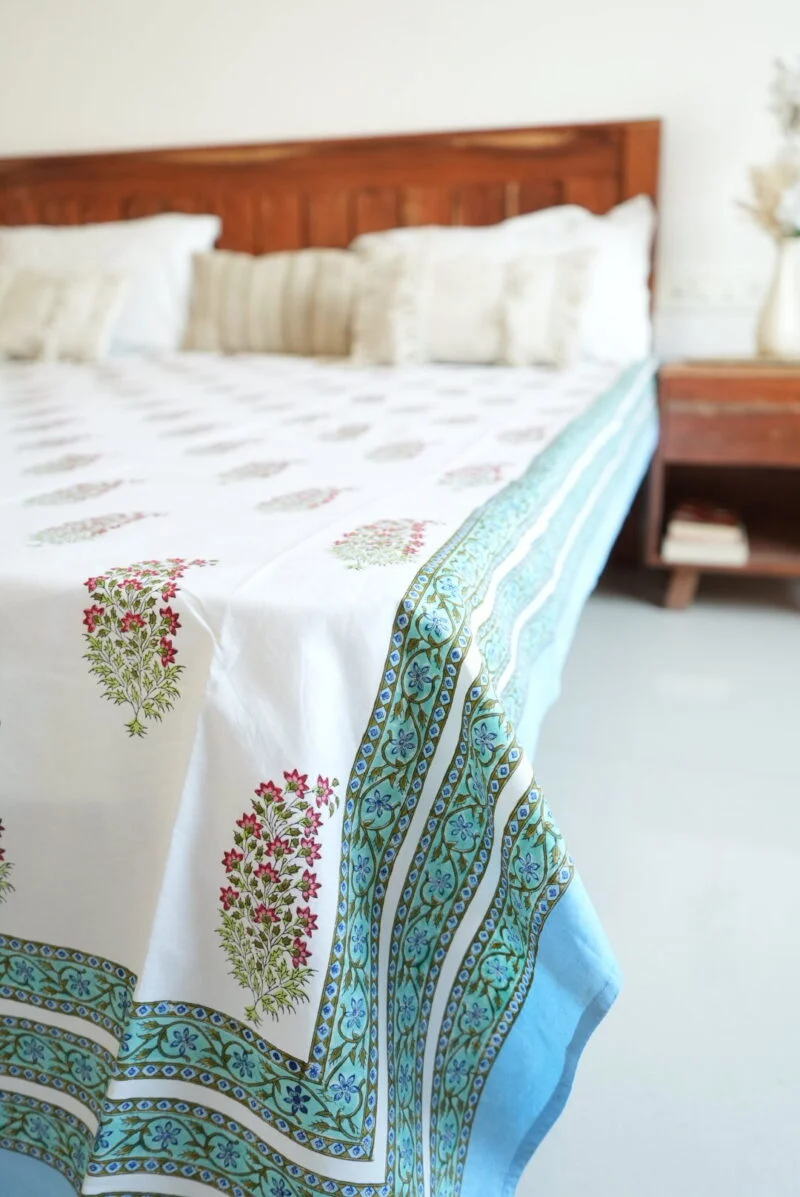 Tiny Floral Bunch Print Bedsheet