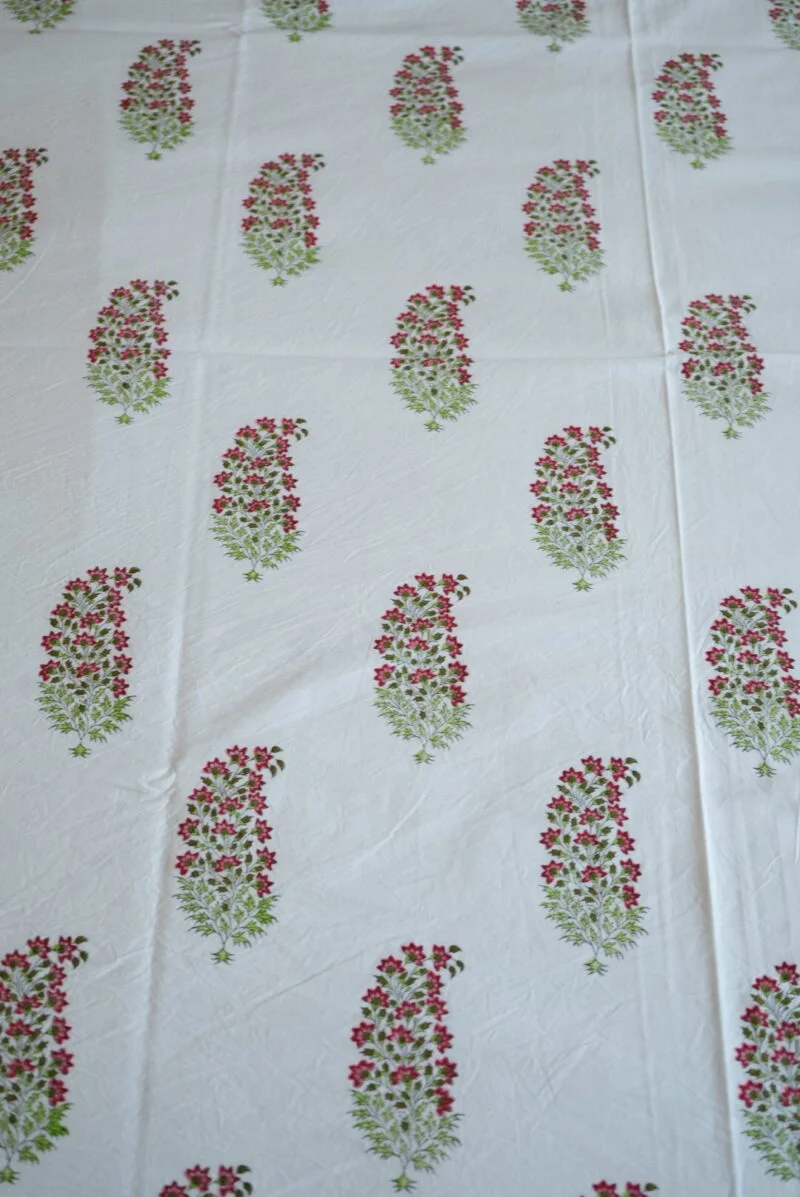 Tiny Floral Bunch Print Bedsheet - Image 2
