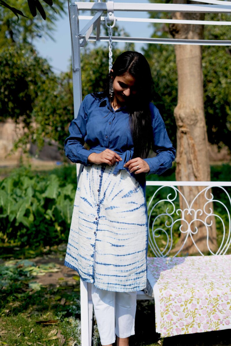 Beautiful Blue And White Cotton Classic Dress - Image 5